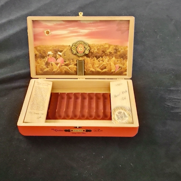 Rare Pink Sophisticated Hooker cigar box - Picture 6 of 9